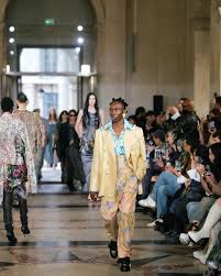 blaqbonez makes his runway debut for @viviennewestwood , bringing his energy, audacity, and Afrofuturist spirit to a house known for its rebellious elegance. This moment fuses music, fashion, and cultural resonance; a